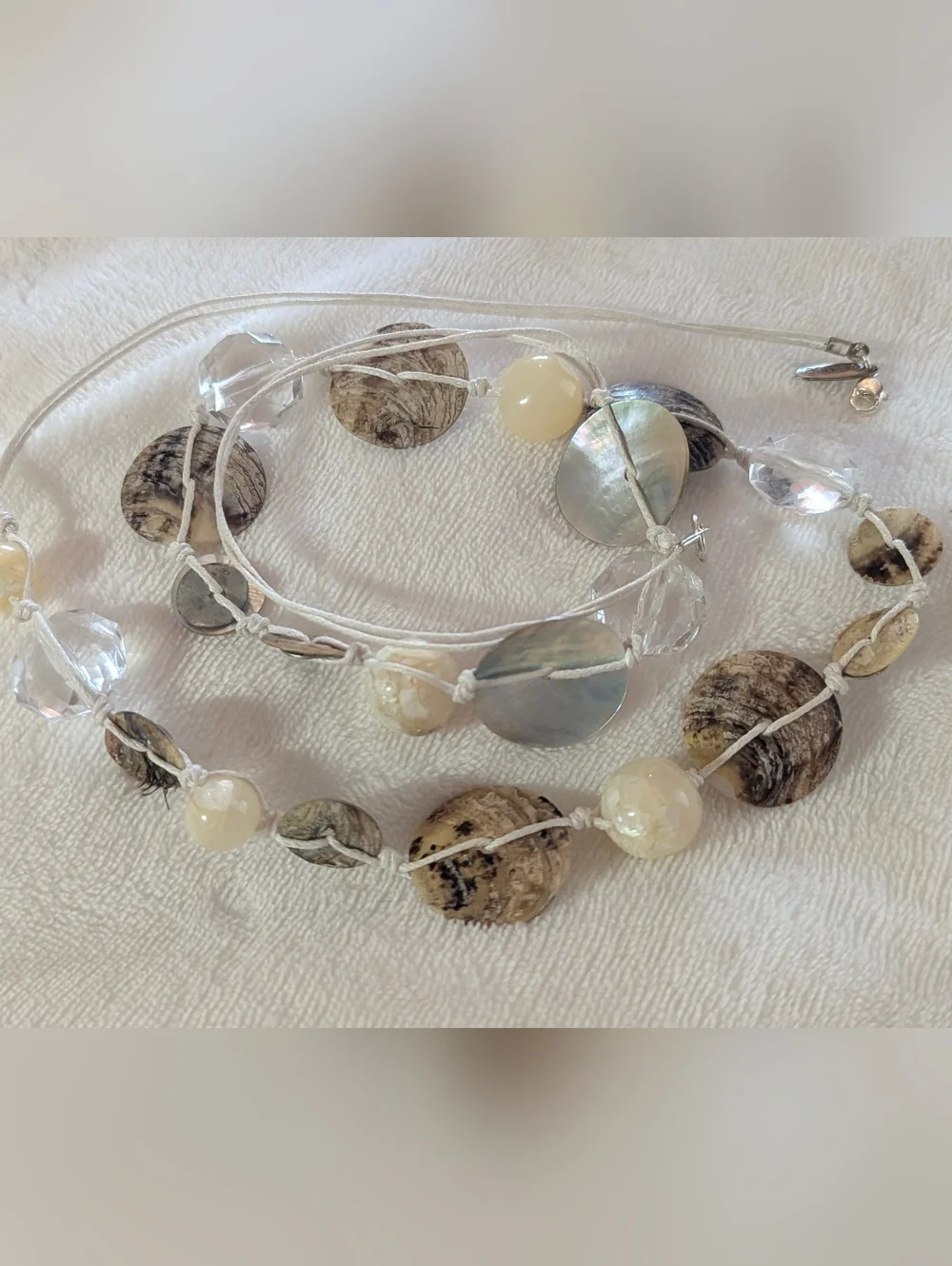 Vintage Avenue Mother of Pearl & Glass Knotted Boho Necklace + FREE GIFT - Picture 5 of 6